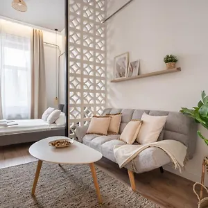 A62 - Akacfa Street - Location By Bqa Apartamento
