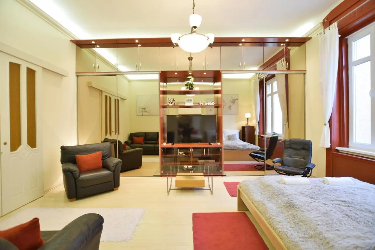 Ultra Central Apartment At Synagogue Budapest Hungary