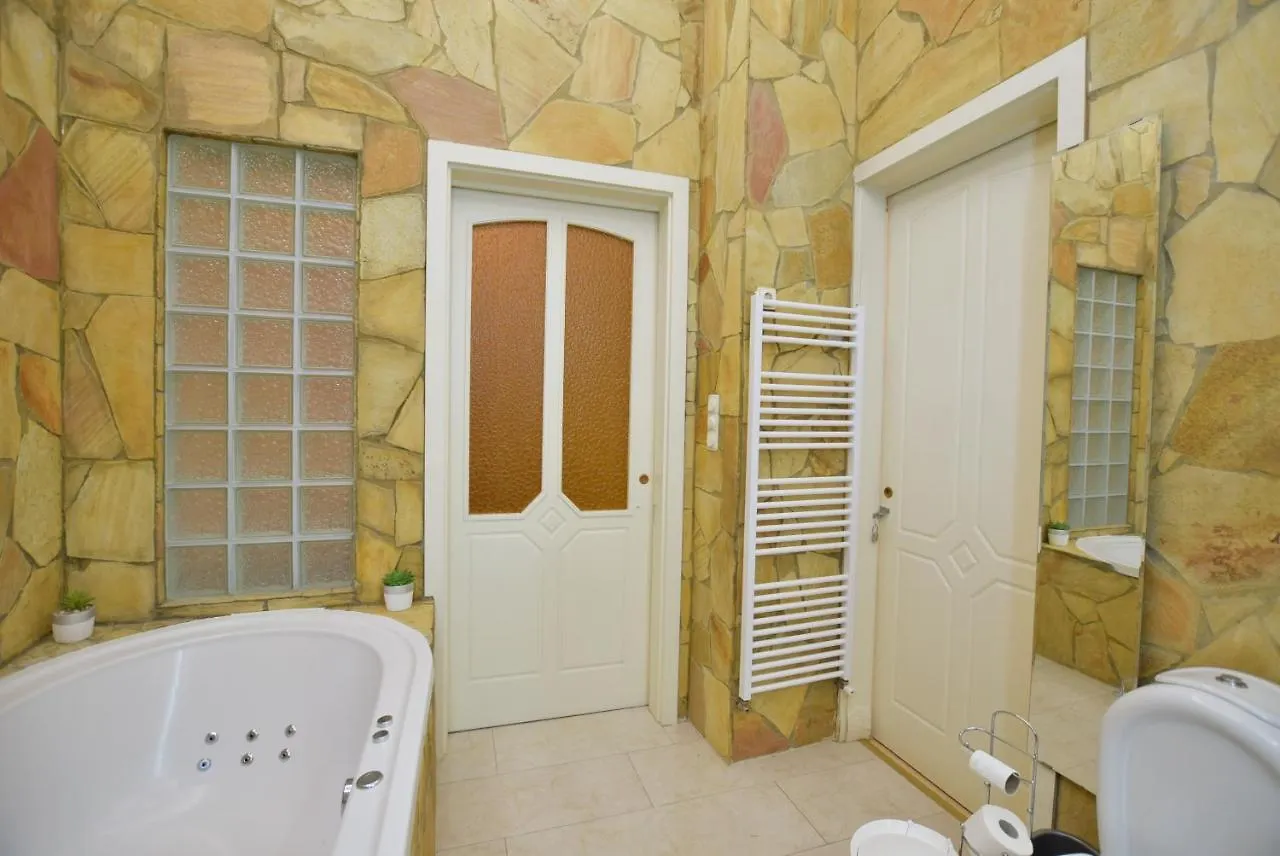 Ultra Central Apartment At Synagogue Budapest 0*,
