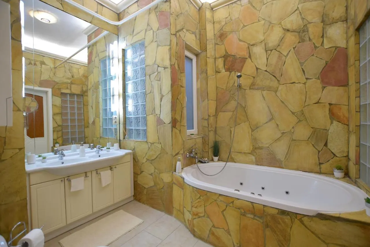 Ultra Central Apartment At Synagogue Budapest Hungary